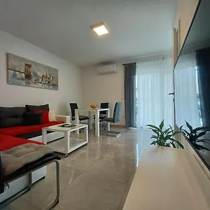 https://apartments-leon-2.in-istria.net