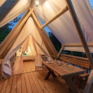 https://eco-glamping-fkk-nudist-camping-solaris.in-istria.net